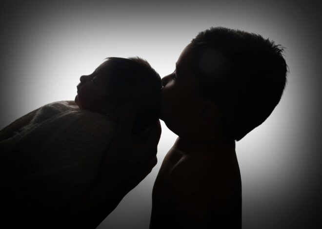 A Daughter’s Heartbreaking Choice: Stand Firm or Give In?