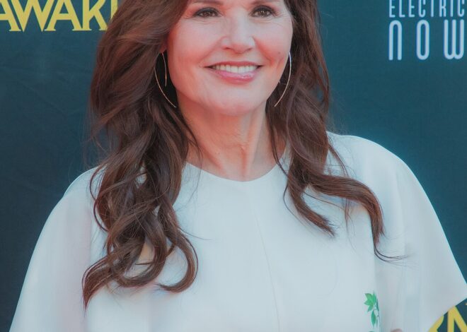 Geena Davis Joins Sabrina Carpenter for Epic ‘Thelma & Louise’ Tribute at Coachella