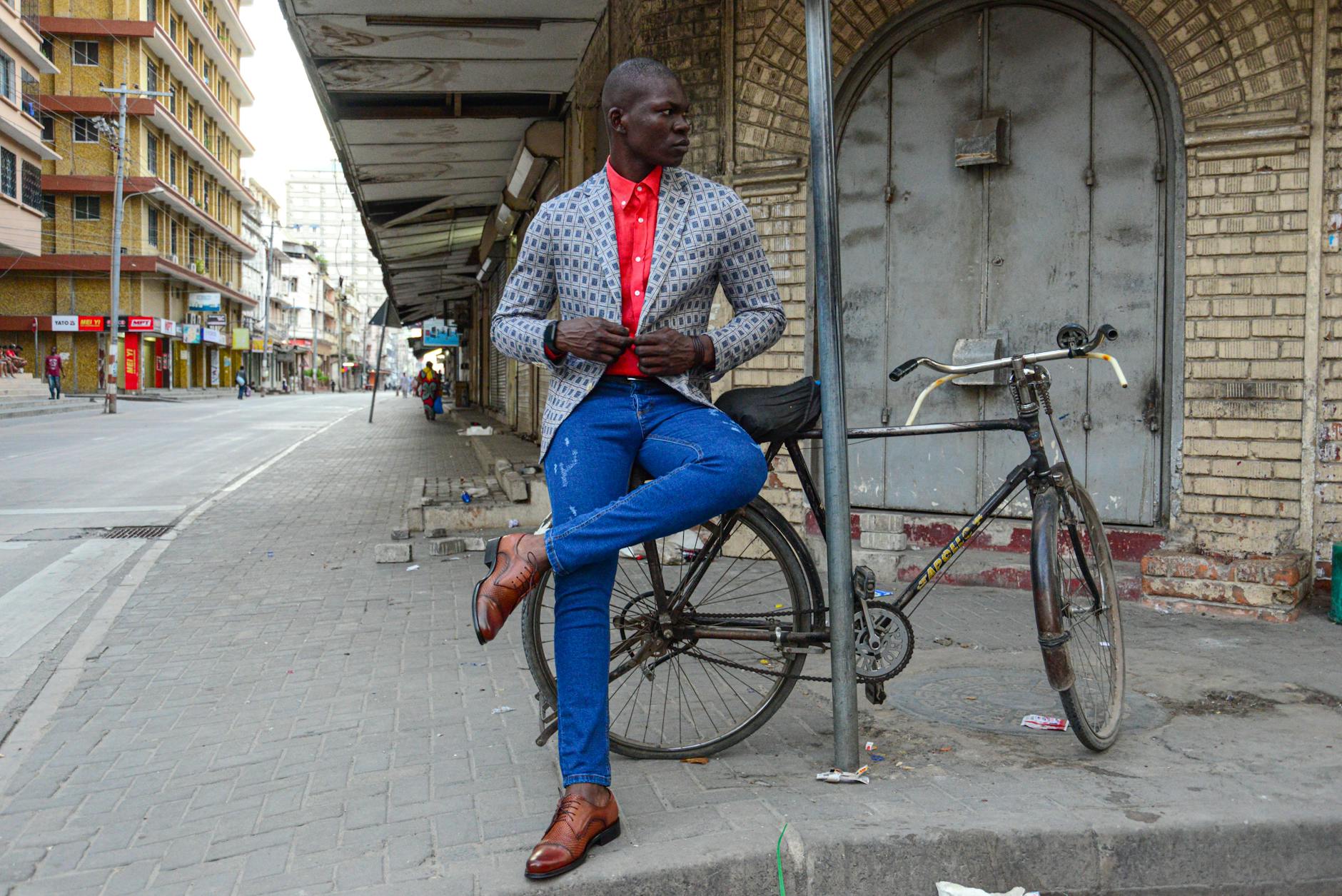 Pamela Anderson, 58, Shows Off Waist-Enhancing Jeans Hack on Instagram