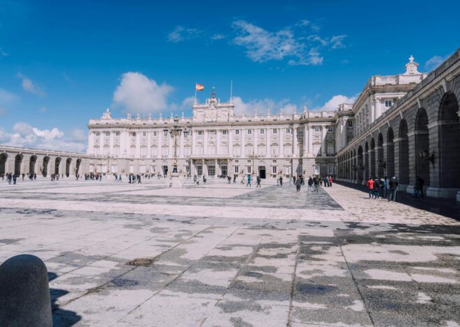 Queen Elizabeth II’s Surprising Taste for Caravan Food on Royal Tours
