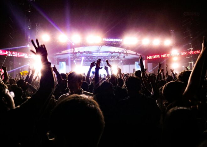 Sabrina Carpenter Shines as Coachella 2026 Headliner with Star Power