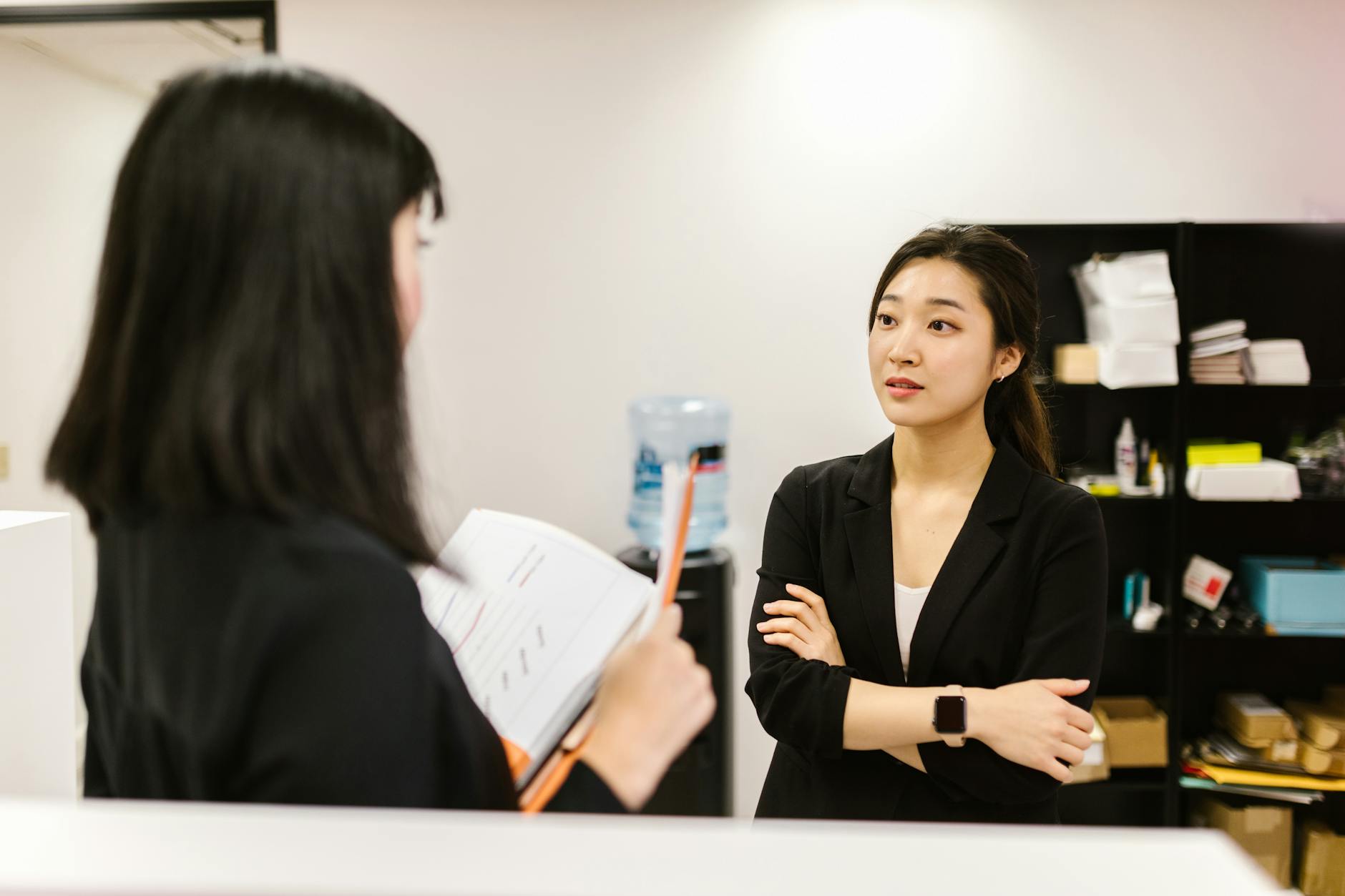 She Pointed Out Her Coworker’s Hair Condition — Was That Out of Line?
