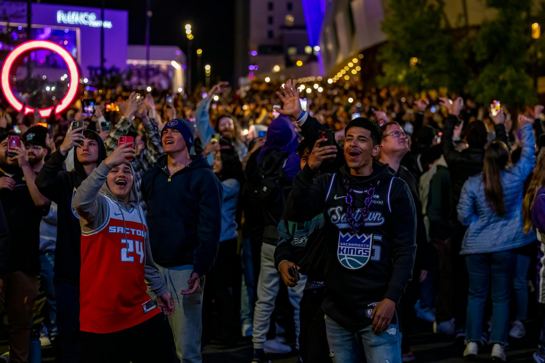 The Madness is Here: Fill Out Your NCAA Tournament Bracket Now!