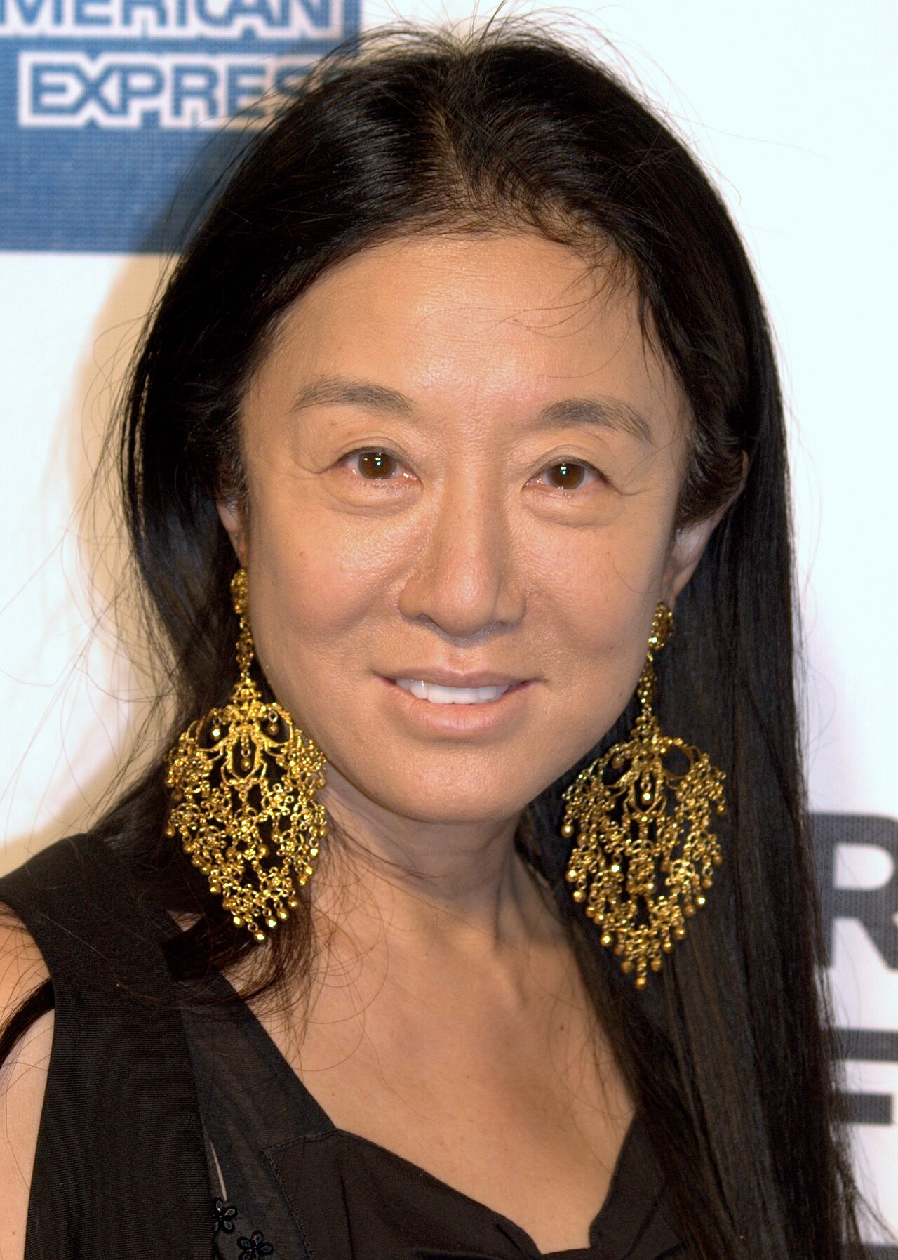 Vera Wang and Fabrique Unveil Stunning Ready-to-Wear Collection
