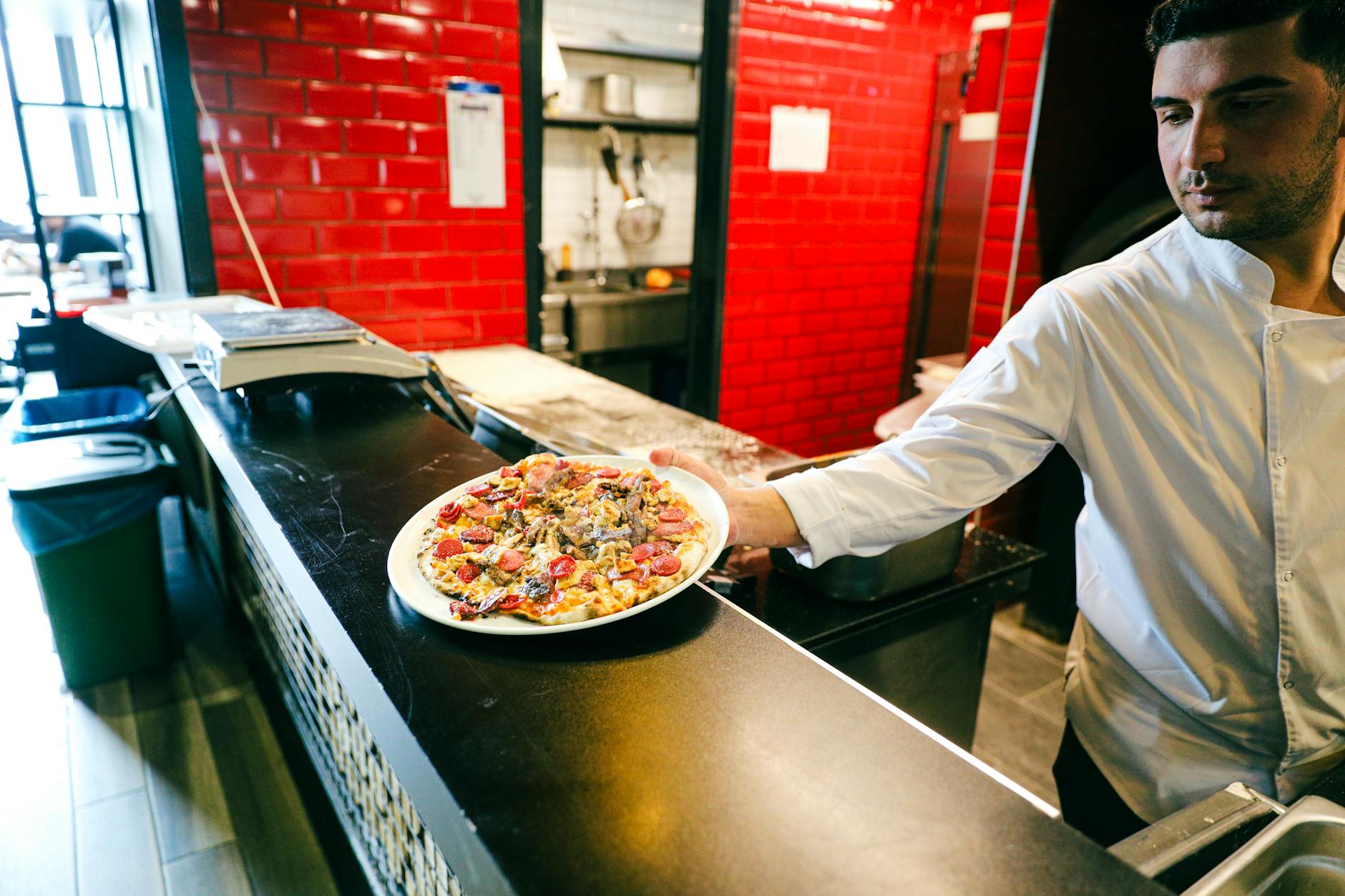 Neapolitan Pizza Legend Concettina ai Tre Santi Pops Up at Rome’s St. Regis