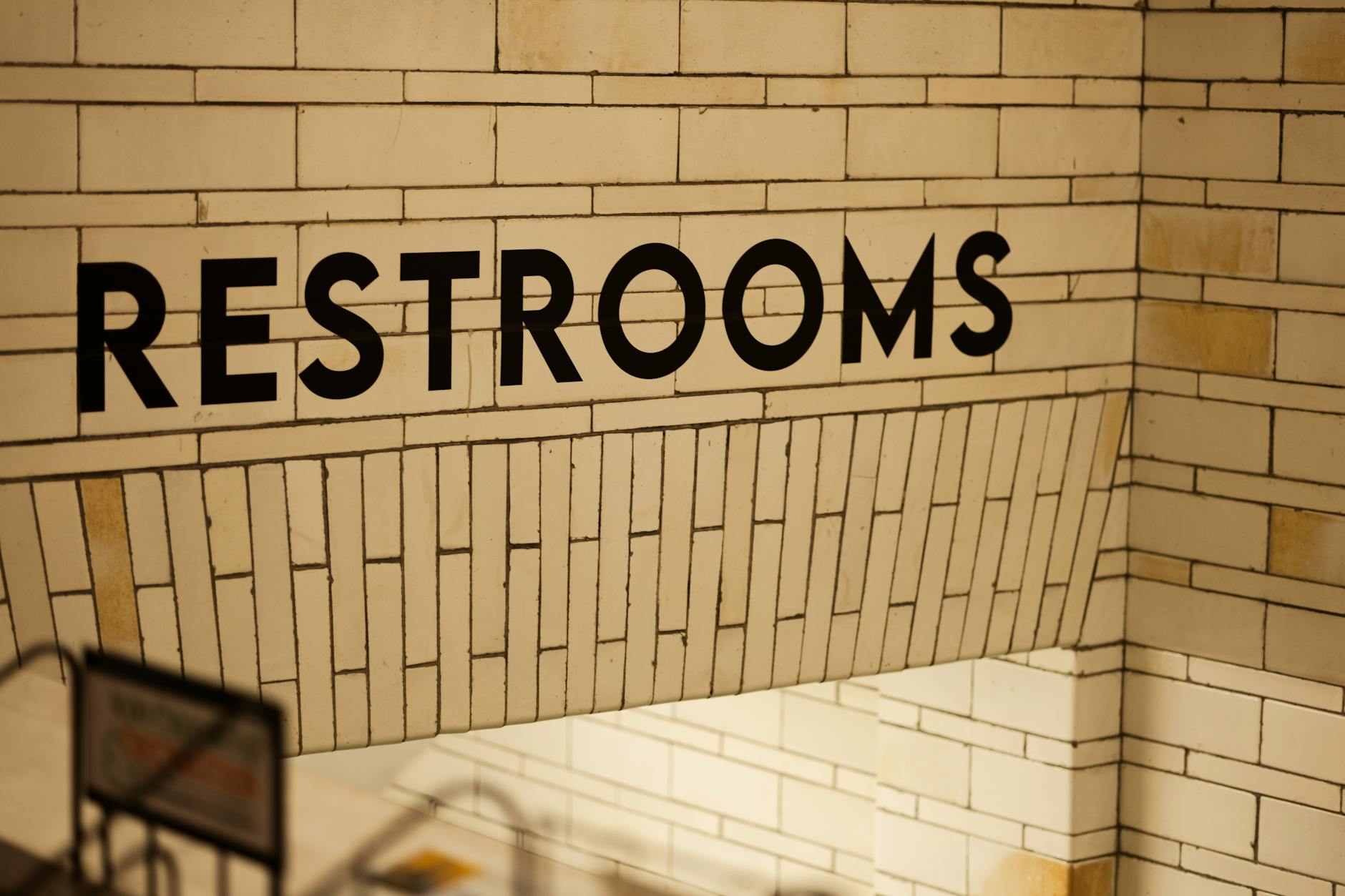 Public Toilet Etiquette: A Surprising Relationship Dealbreaker?