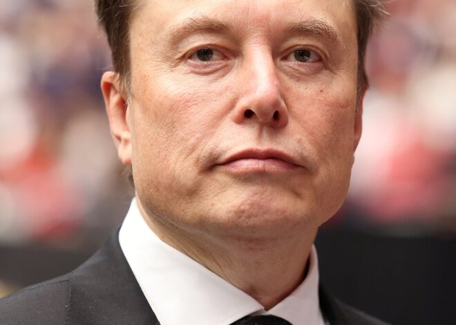 Elon Musk Makes History as World’s First Trillionaire with SpaceX IPO
