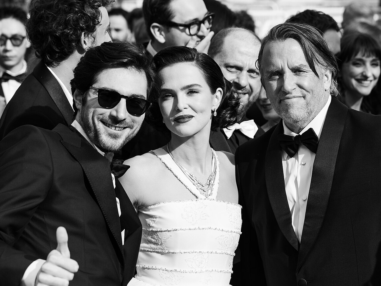 Zoey Deutch: Hollywood Royalty and Her YouTube Star Fiancé